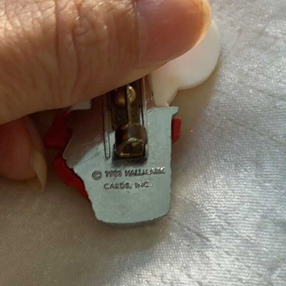 Vtg Hallmark Xmas plastic white mouse in silver thimble with red bow brooch/pin - Picture 4 of 4